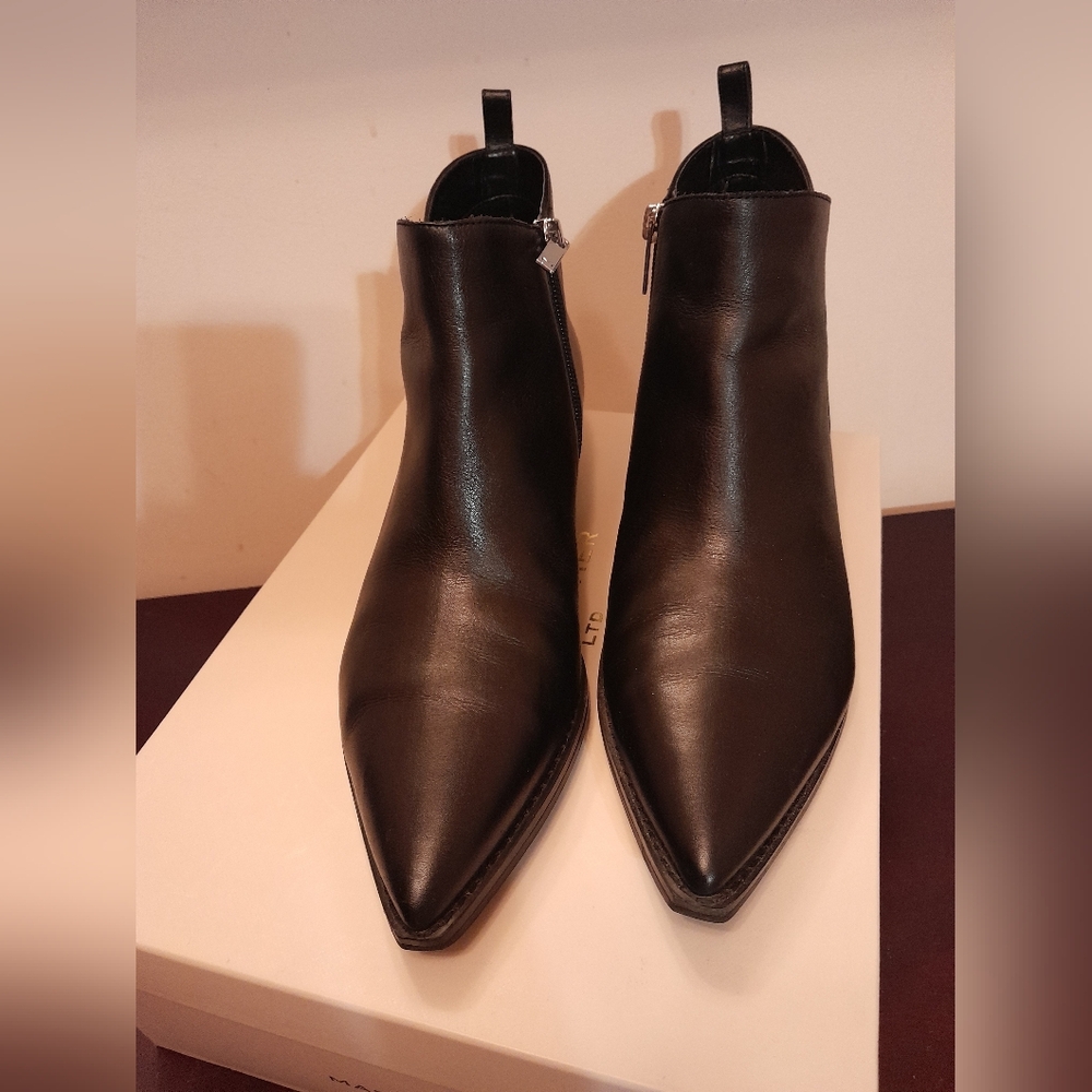Marc Fisher Black Leather Womens Booties 8.5M